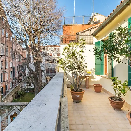 Guesthost - Del Remer Apartment - 5Mins From San Marco Sq-3